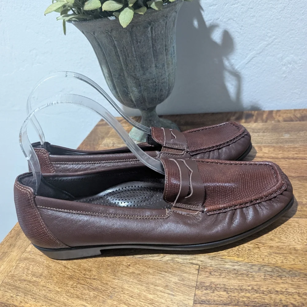 SAS J Slip On Loafer Womens 9 Brown Leather Comfort Shoe Moccasin Made in‎ USA